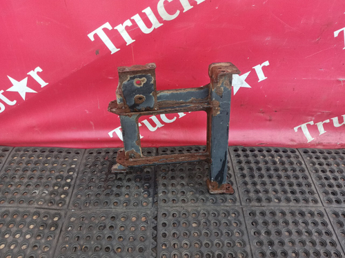 Кронштейн корпуса подножек левый 2018г