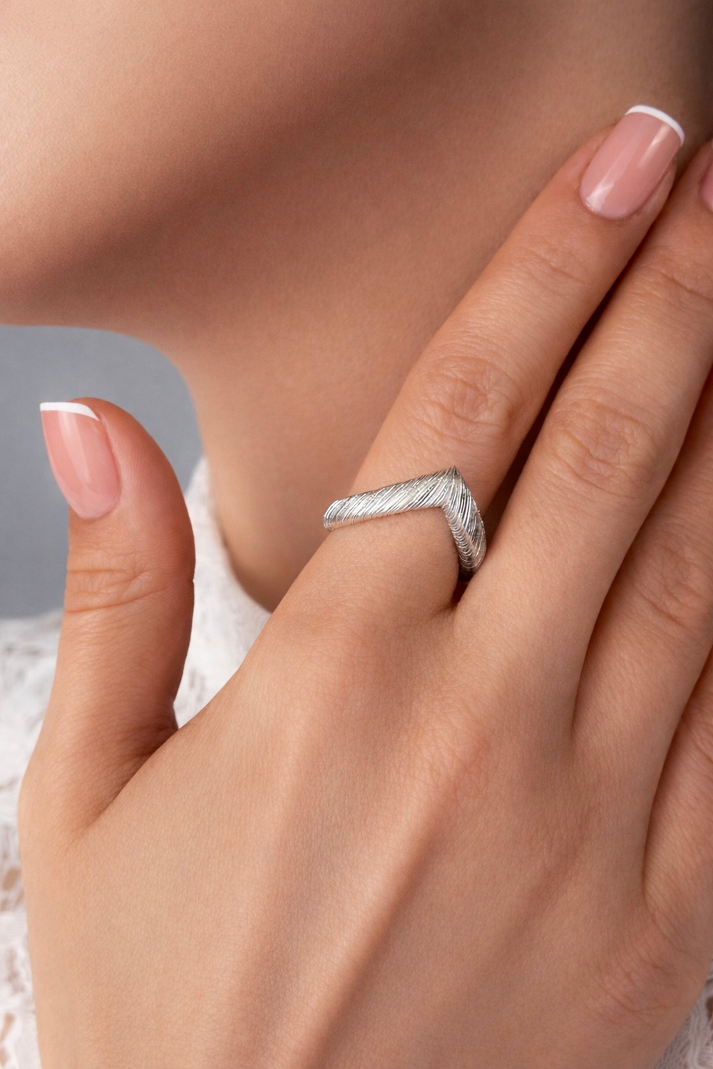 Кольцо "Галочка" сатинированное в серебре