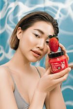 MonoLove Bio Strawberry Sicilia Скраб-десерт для тела "Смягчающий" 250ml