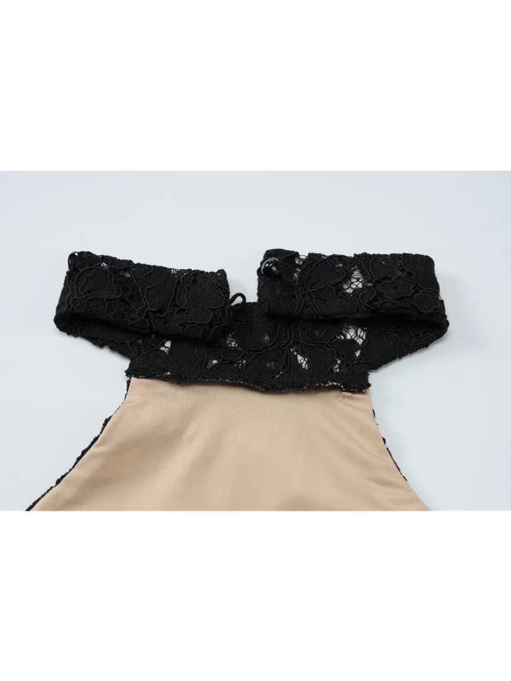 Платье вечернее с кружевом