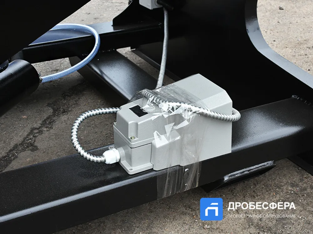 Пескоструйная камера PST КСО-130-Н-ФВР-М (4кВт) с боковой загрузкой