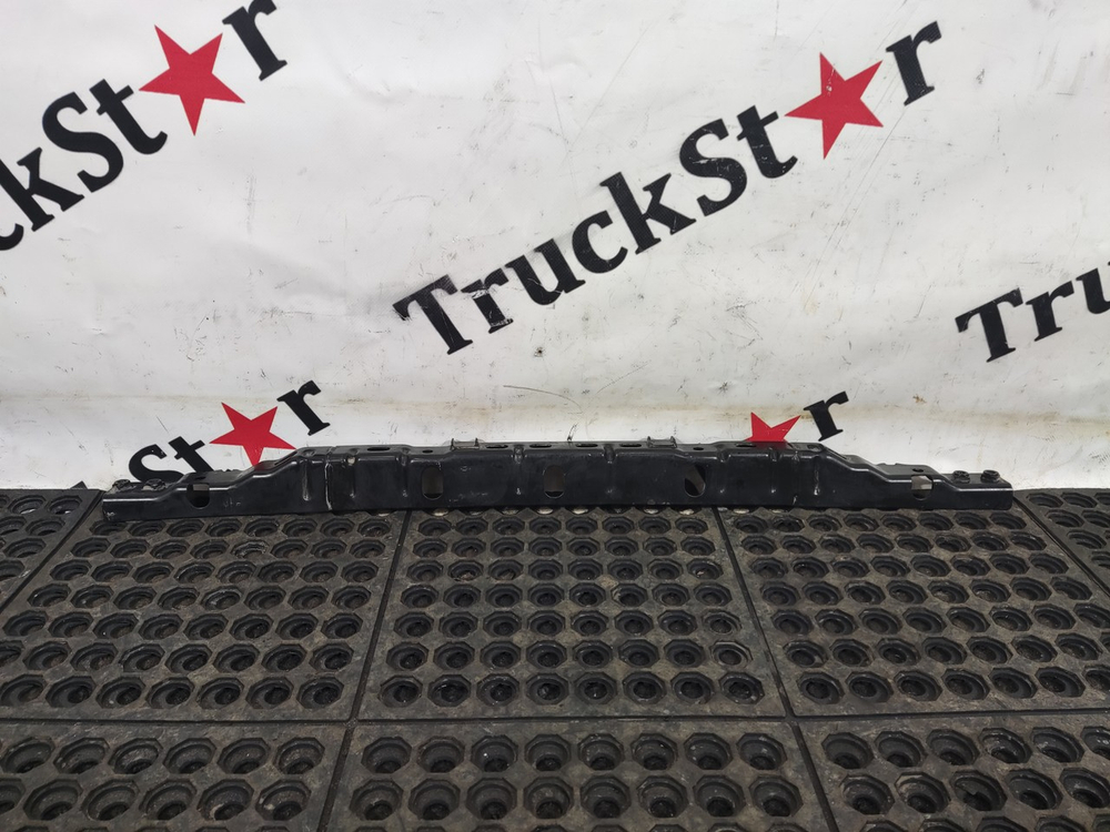 Кронштейн бампера верхний