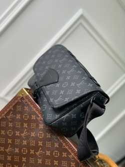 Louis Vuitton Montsouris Messenger Bag