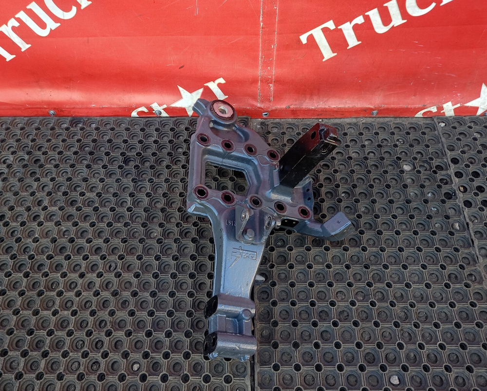 Кронштейн рессоры передней левый 2019 г.