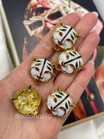 Пуговицы Гучч. тигр с белой эмалью в золотистом обрамлении