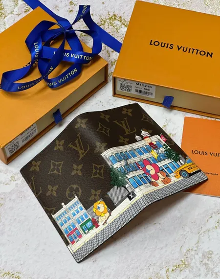 Обложка для паспорта Louis Vuitton Vivienne Holidays