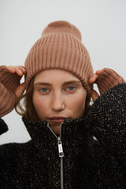 Капор вязаный, черный