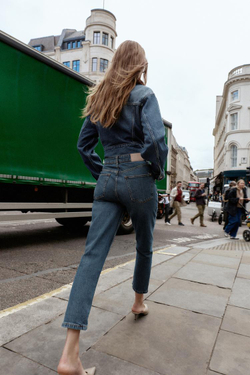 ZARA ДЖИНСЫ MOM FIT COMFORT Z.01 С ВЫСОКОЙ ПОСАДКОЙ, ЗЕЛЕНОВАТО-СИНИЙ