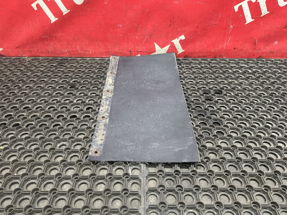 Брызговик крыла