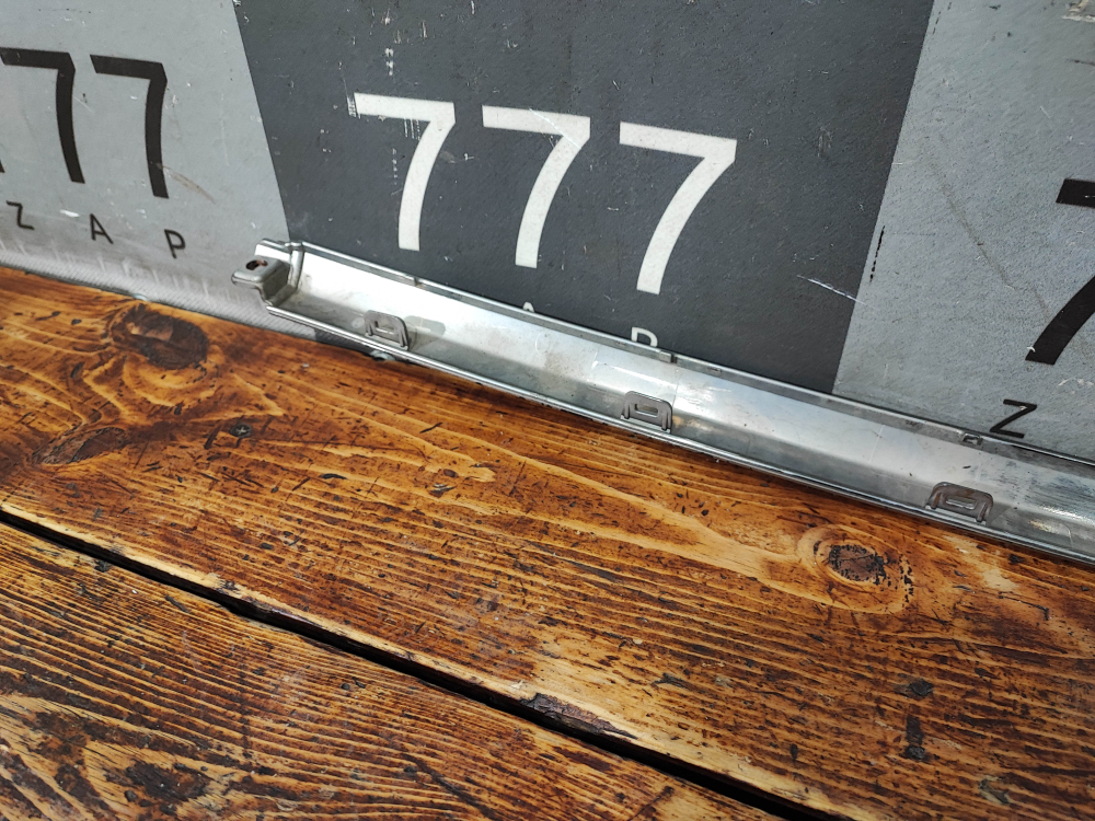 Накладка юбки переднего бампера Executive Toyota Land Cruiser 200 15-21 Б/У Оригинал PZ32160096