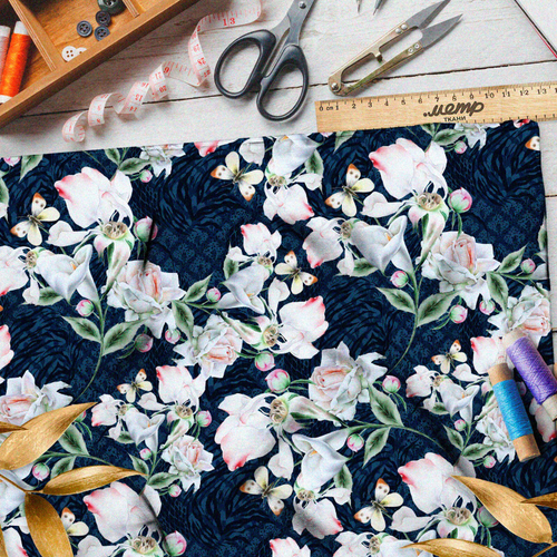 Ткань шелк Армани живописные розы на синем фоне