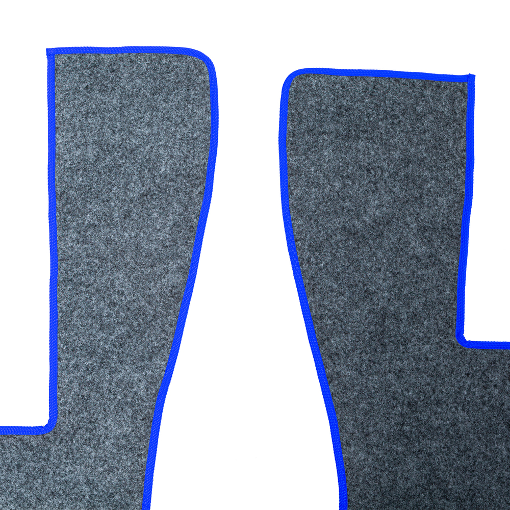 Ковры SCANIA 4 серия P 124L, (экокожа, черный, синий кант, синяя вышивка)