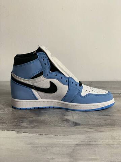 AIR JORDAN 1 RETRO HIGH OG WHITE/UNIVERSITY BLUE/BLACK