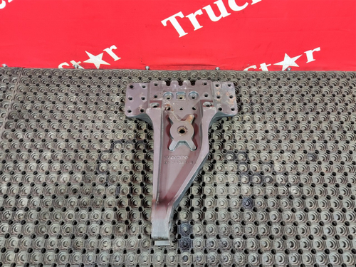 Кронштейн реактивной тяги левый