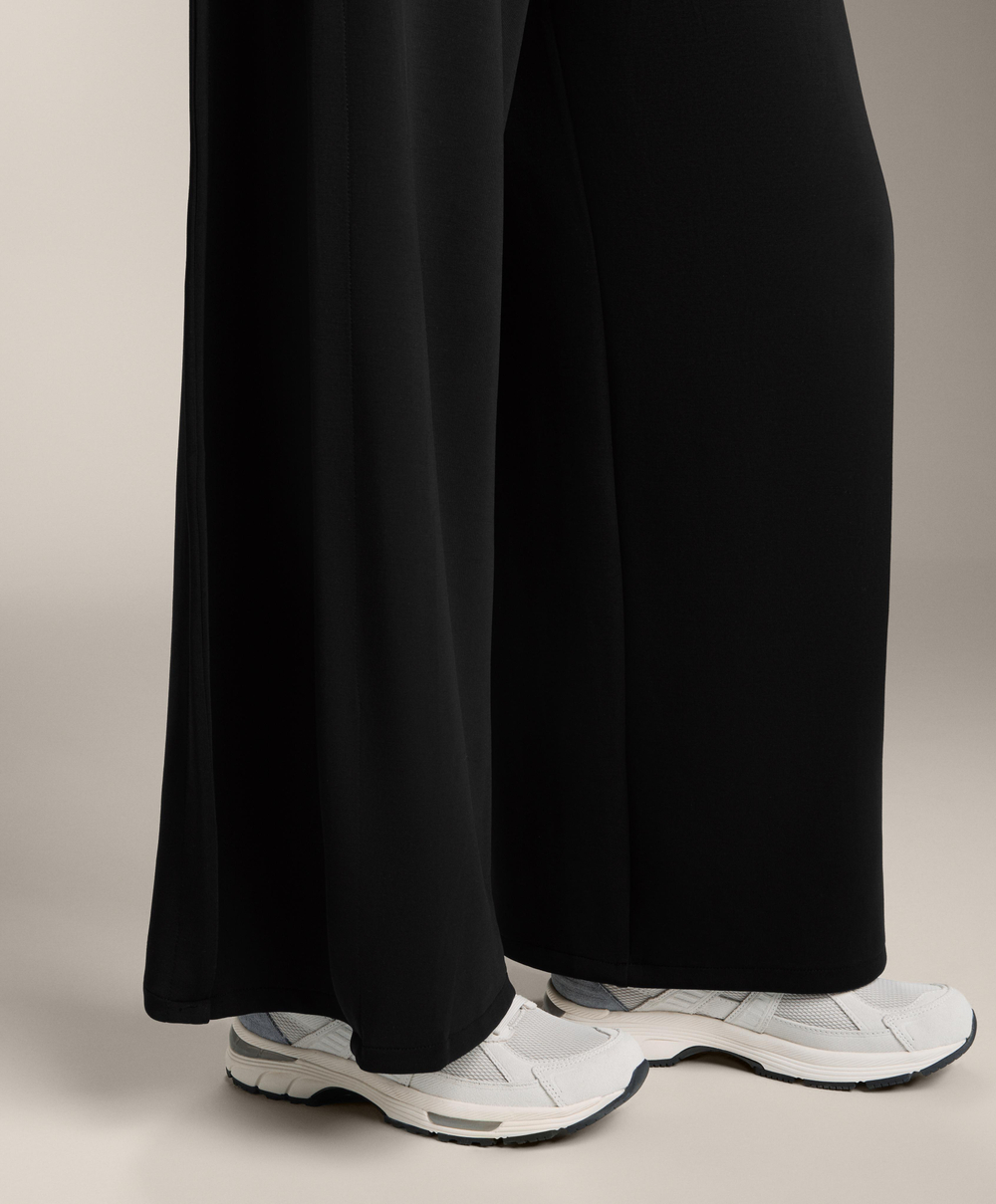 OYSHO Мягкие на ощупь брюки широкого кроя с модалом и складками по бокам, черный