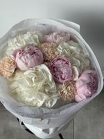 Букет из гортензии, пионов и диантусов