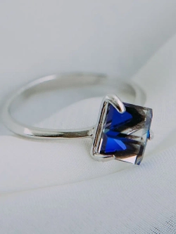 Кольцо Миражи тонкое с синим кристаллом Swarovski