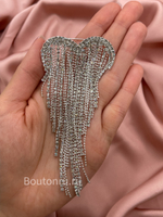 Брошь в форме сердечка с монилью и стразовой бахромой