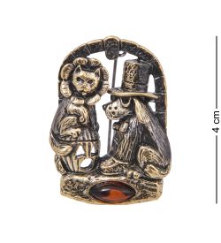 AM-4064 Брошь «Кот и Пес Хэллоуин» (латунь, янтарь)