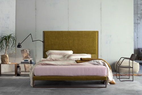 Двуспальная металлическая кровать