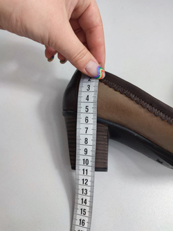 Туфли Dakkem на каблуке 34 размер