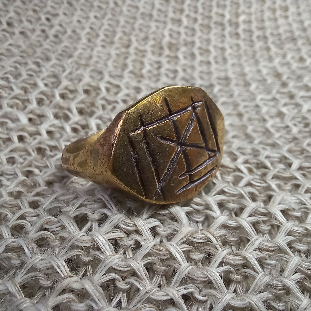 Кольцо. Кольцо со знаком