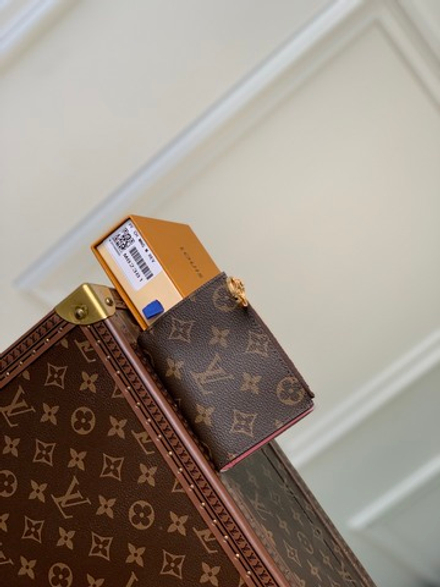 Louis Vuitton Lisa Wallet