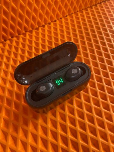 Беспроводные наушники TWS F9 черные