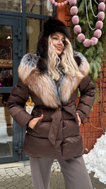 Пуховик в шоколадном цвете с мехом лисы «крестовка» 75см