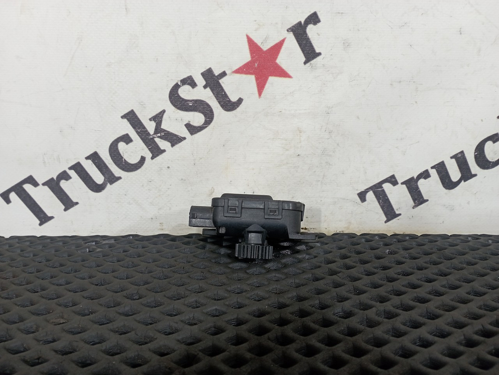 Моторчик заслонки отопителя