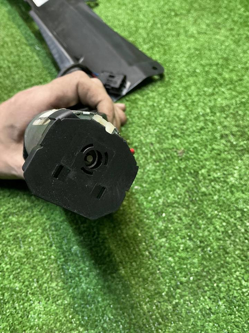 Доводчик крышки багажника BMW X5 E70 (2006-2013)