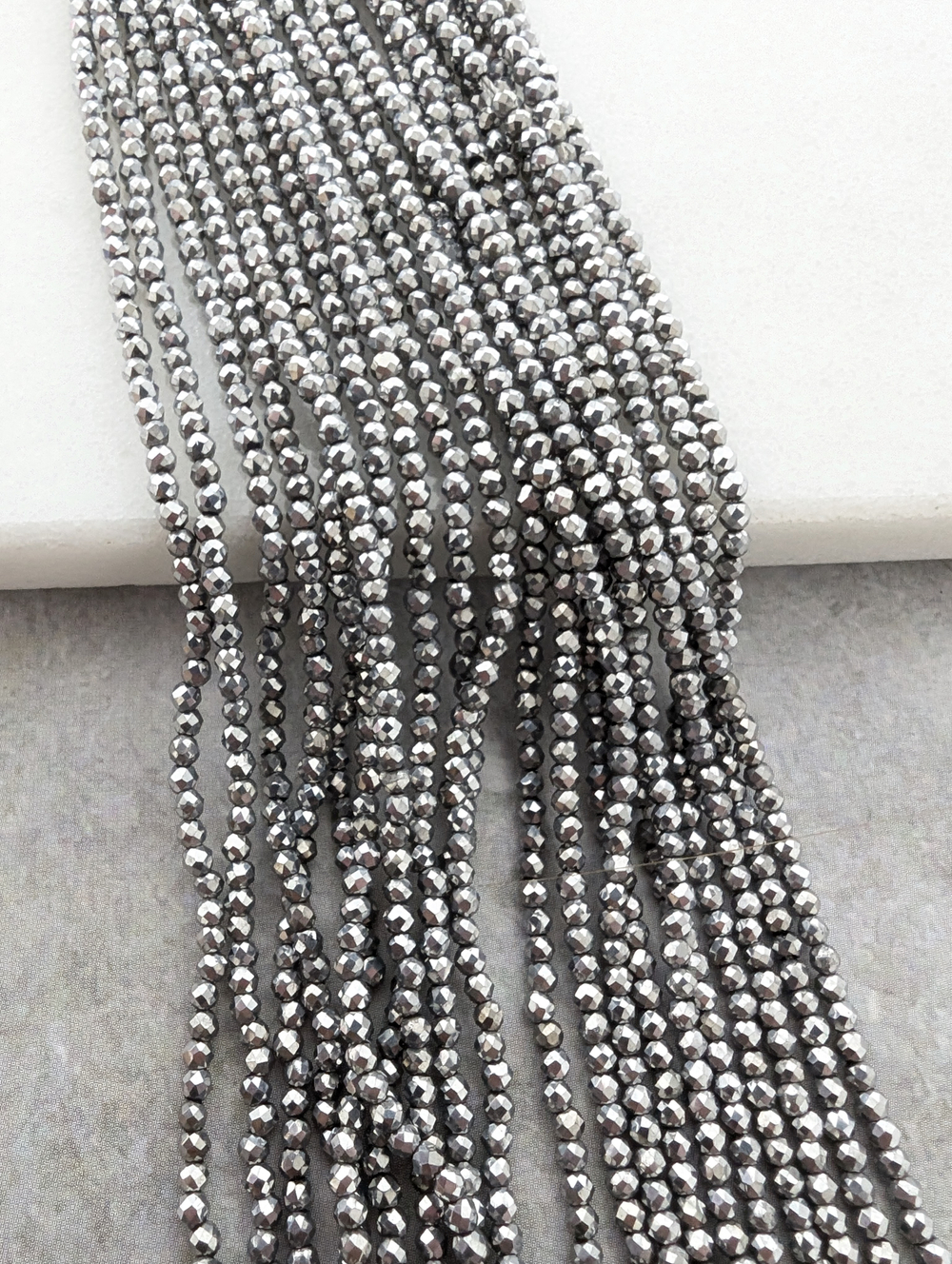 Шпинель стеклянная 2мм