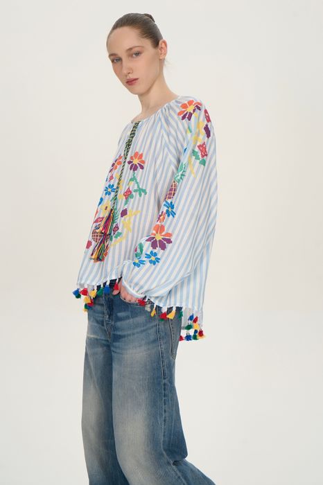 Блуза с цветами и кистями