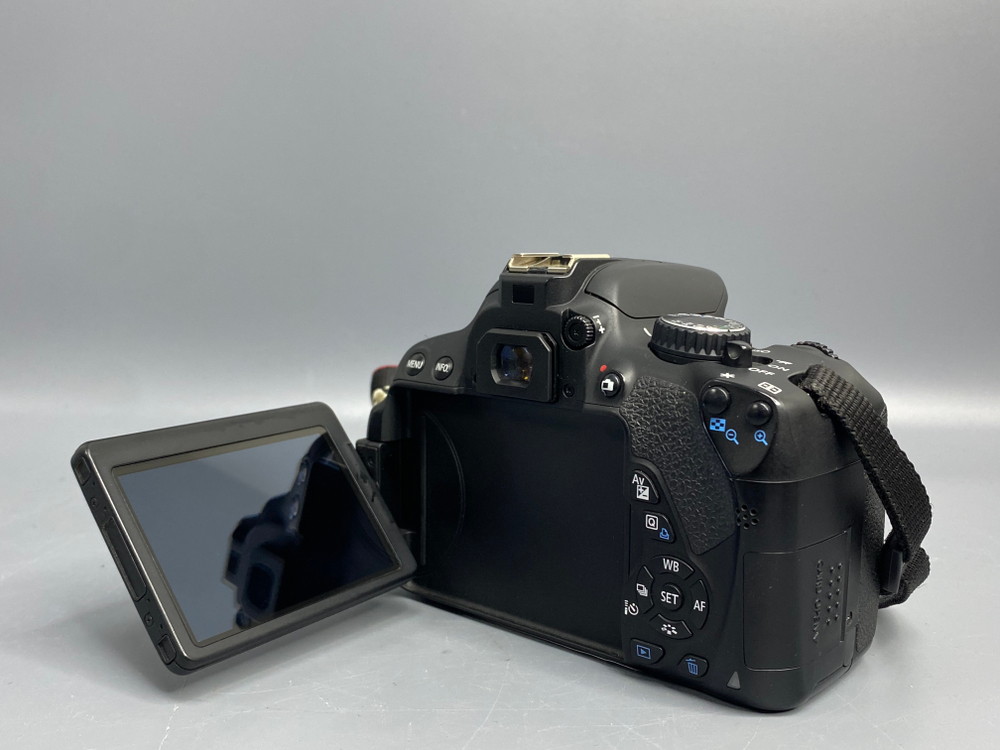 Canon EOS 650D EF-S 18-55mm 50.000 кадров