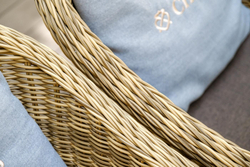 "Равенна" плетеное кресло из искусственного ротанга, цвет соломенный с серой подушкой