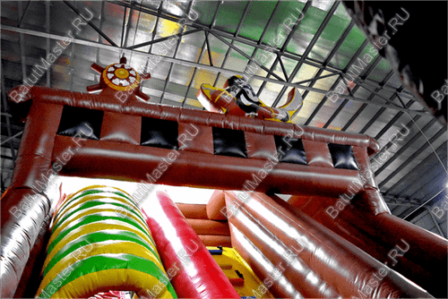 Надувной корабль "Весёлый Роджер Brown"