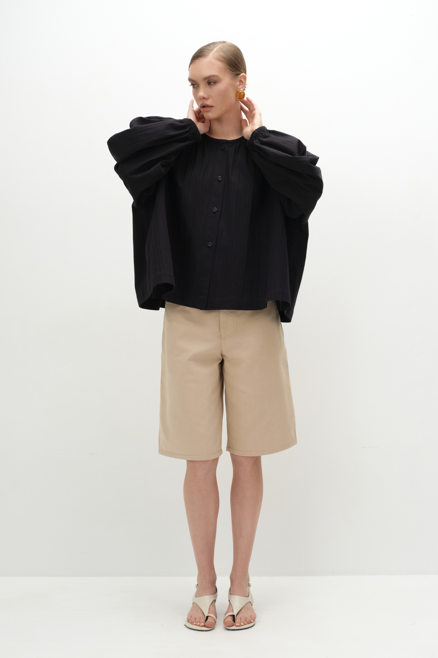 Бермуды из хлопка бежево-серый