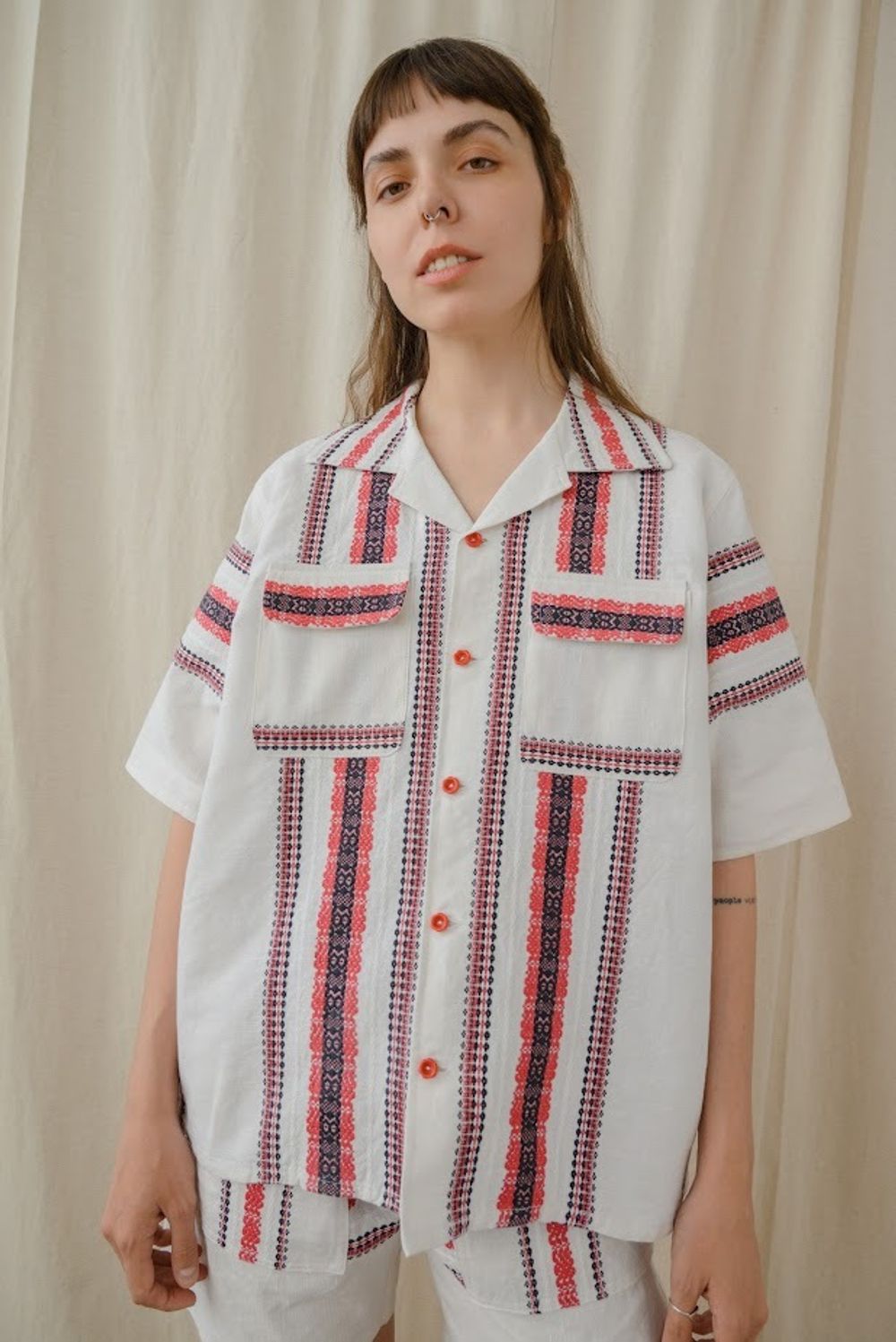 Рубашка Soeurs с Карманами на Клапанах белая