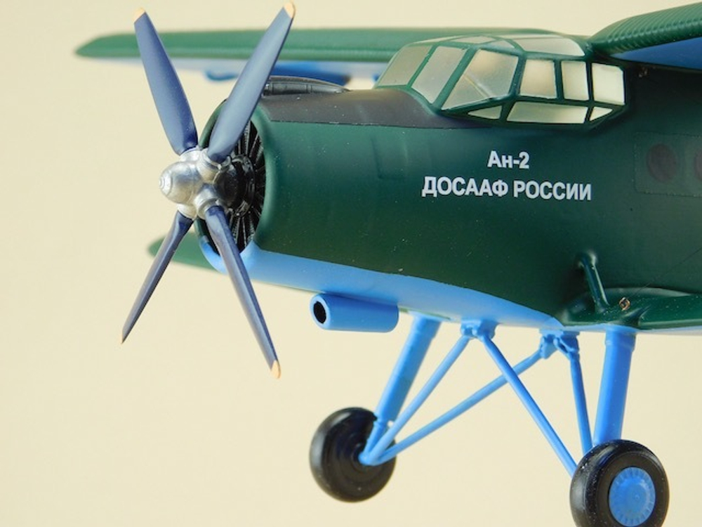 Модель самолета Ан-2 (М1:48, ДОСААФ)