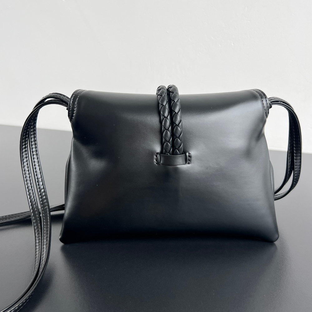 Bottega Veneta Baby Liberta 24 cm