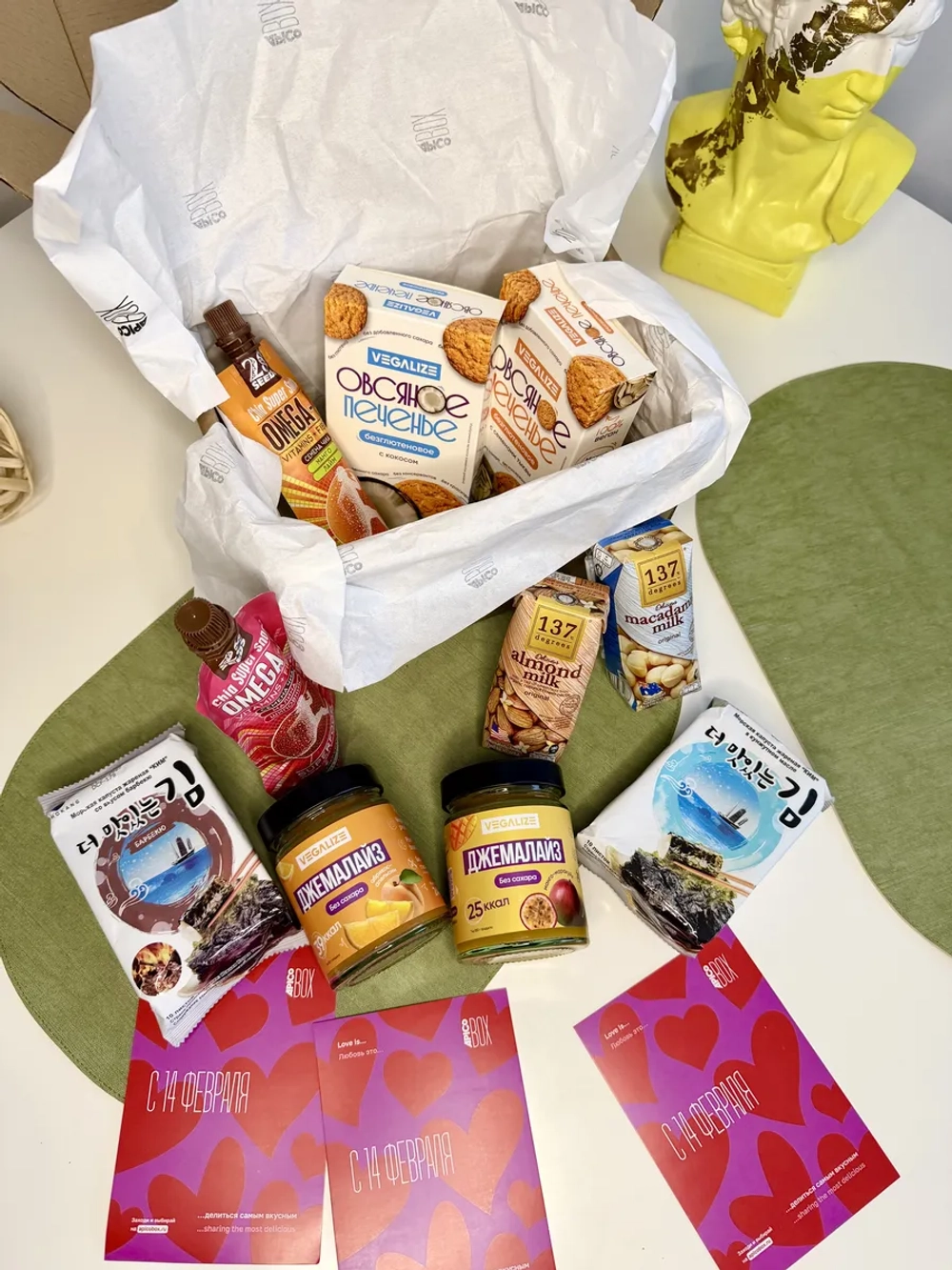 Подарочный набор APICO BOX "Love is"