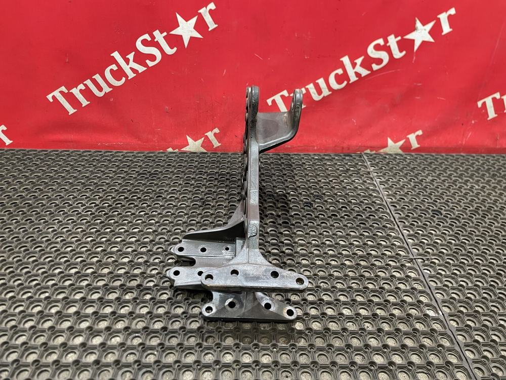 Кронштейн рессоры передней левый