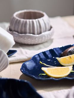 Блюдо сервировочное Clams синего цвета из коллекции Sea treasures