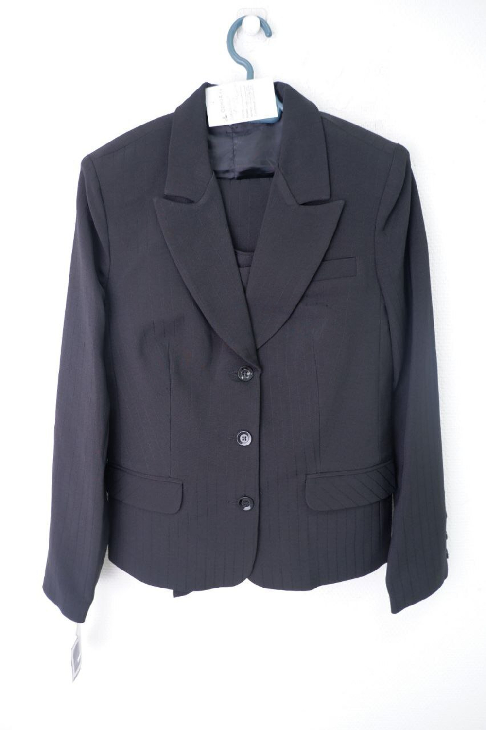 Костюм школьный из 4-х предметов на 14 лет, новый