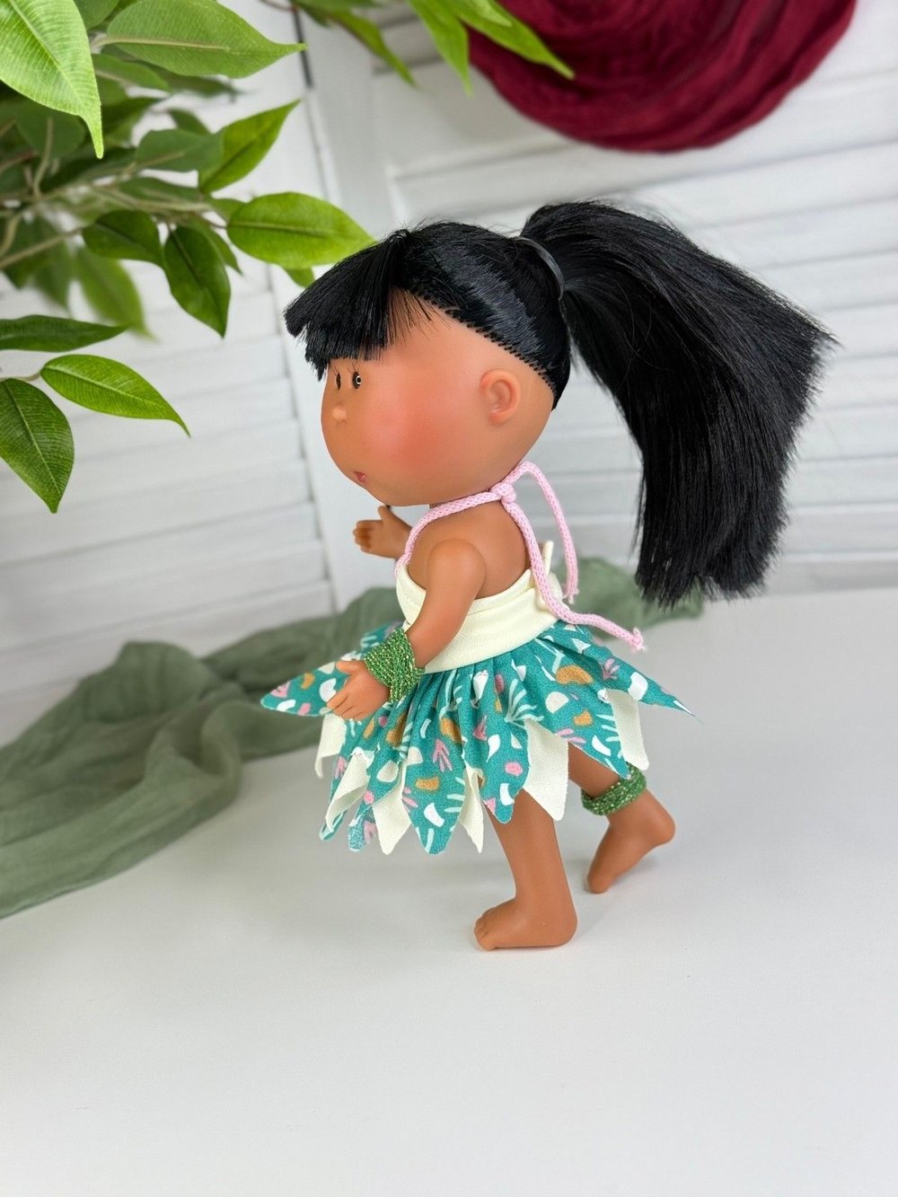 Кукла Nines виниловая 23см Little Mia Latina (3169K)