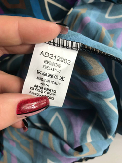 Блузка красивой расцветки, визуально на 46 размер