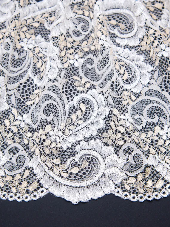 03-158 Кружево эластичное 20 см, айвори /телесный