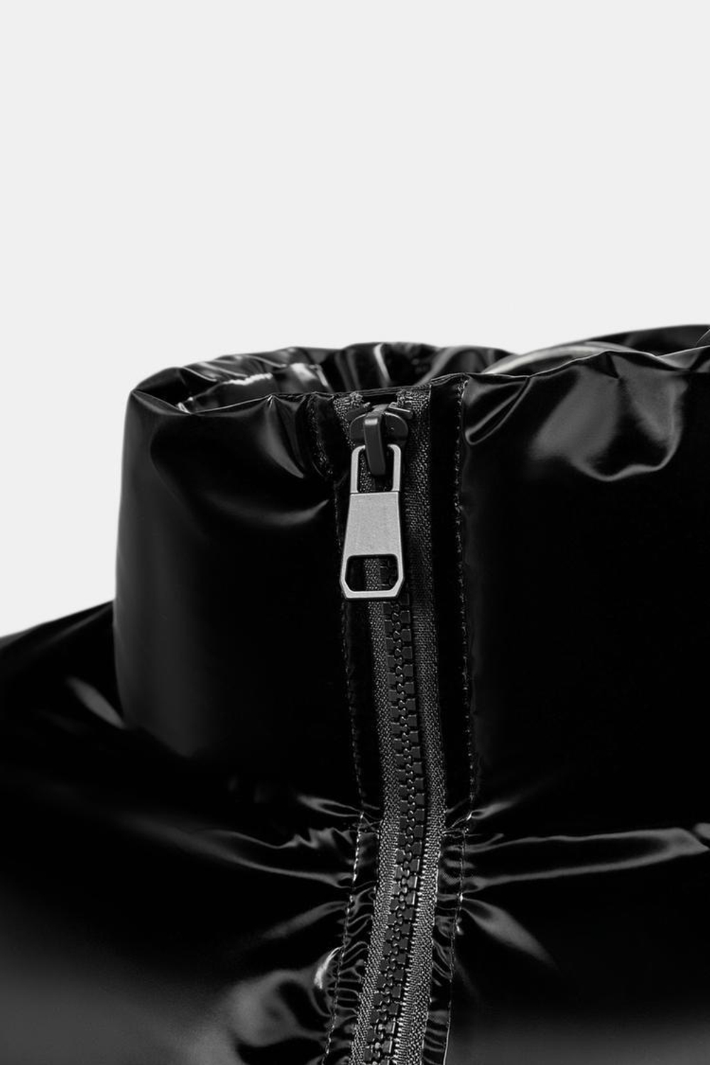 ZARA АНОРАК WATER REPELLENT WINDPROOF С БЛЕСТЯЩИМ ЭФФЕКТОМ, ЧЕРНЫЙ