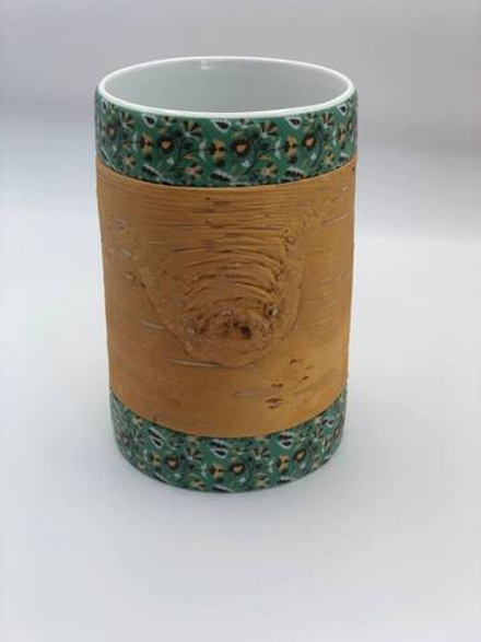 Кружка большая фарфоровая без ручки с берестой. Коллекция Изразец Коломенское. Цветы. Бревно (Log).