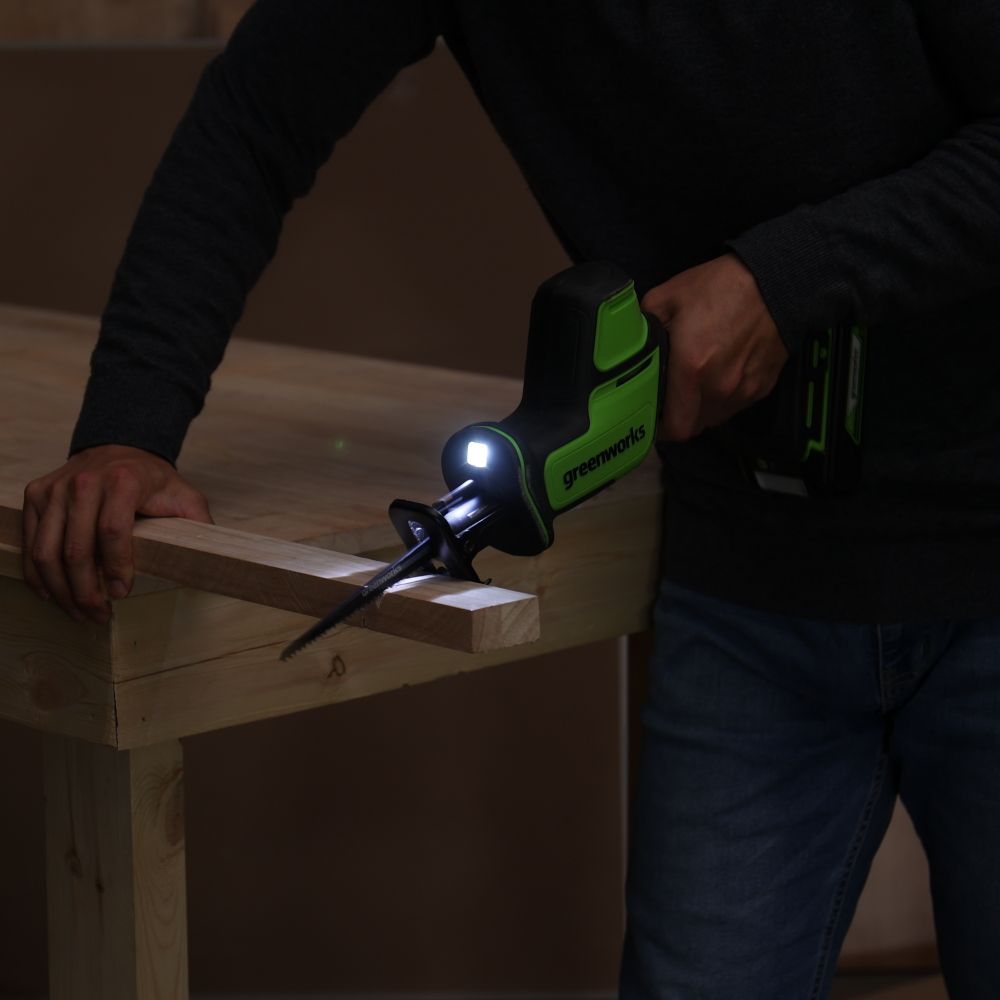 Пила сабельная акк. Greenworks GPT-CRS-25, 24V, б/щет, 0-3000/мин, рез 80 мм дер., LED, 1х2Ач,ЗУ,кор (1200507CUA)